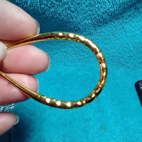 Goldtone teardrop large pierced wire dangle earrings - Picture 3 of 3